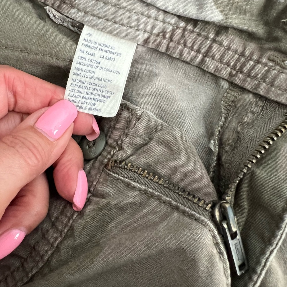 American Eagle Outfitters Camo Cargo Shorts - Olive Green & Tan - Picture 3 of 8